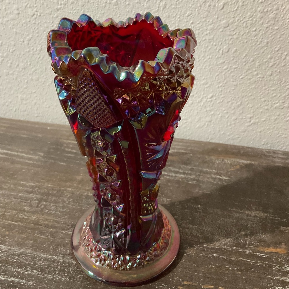 LE Smith Glass Red Carnival Vase
